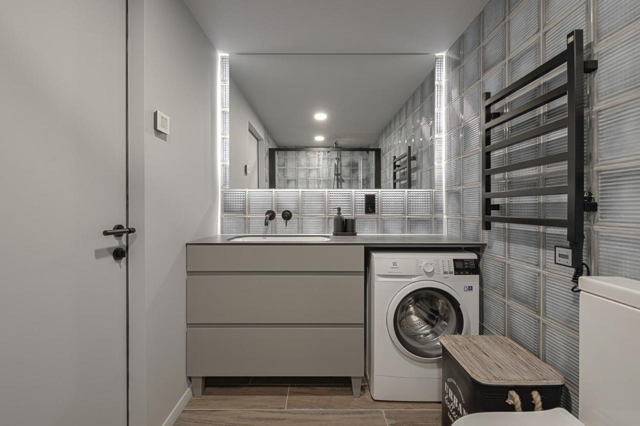 Ivis House Modern Apartment In Vilnius Old Town With Balcony VNO Buitenkant foto