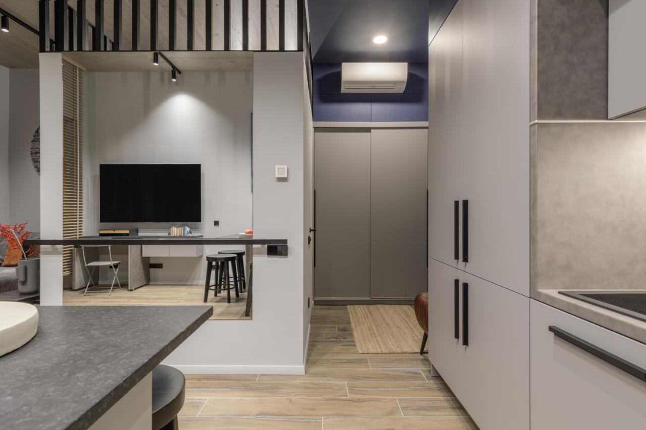 Ivis House Modern Apartment In Vilnius Old Town With Balcony VNO Buitenkant foto