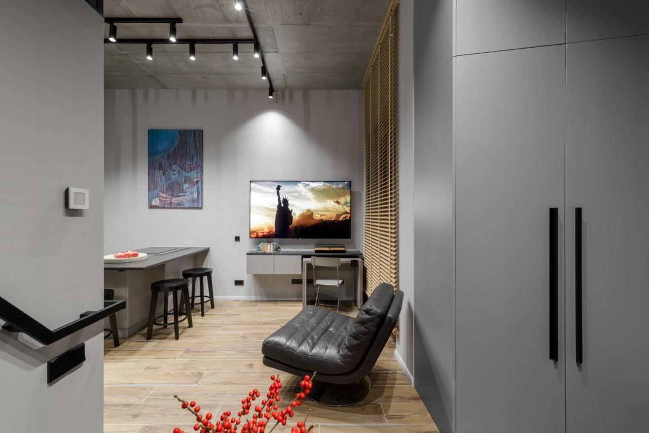 Ivis House Modern Apartment In Vilnius Old Town With Balcony VNO Buitenkant foto
