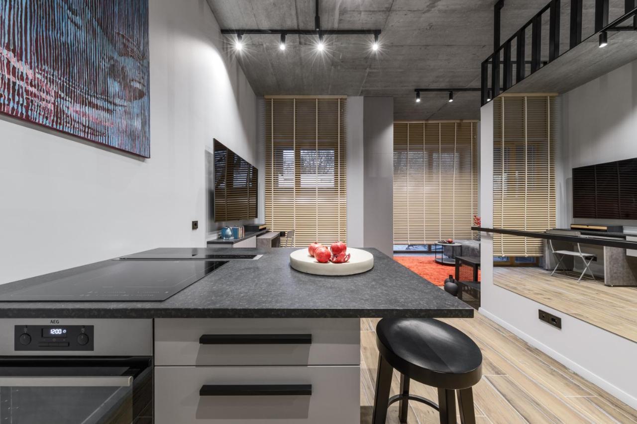 Ivis House Modern Apartment In Vilnius Old Town With Balcony VNO Buitenkant foto