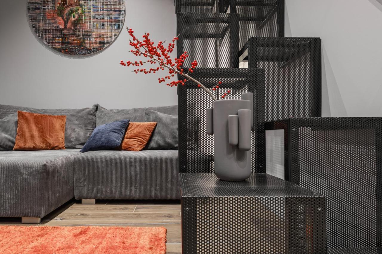 Ivis House Modern Apartment In Vilnius Old Town With Balcony VNO Buitenkant foto
