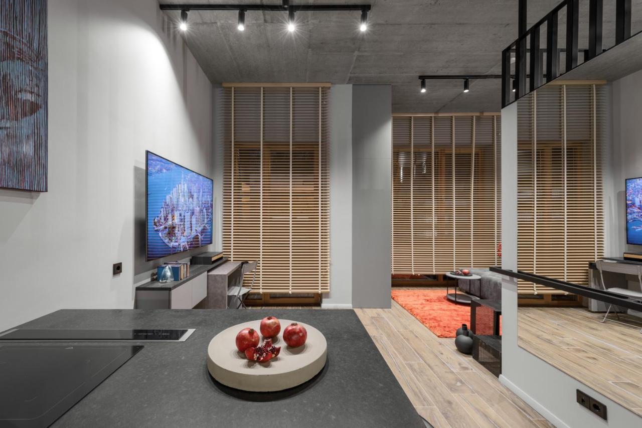 Ivis House Modern Apartment In Vilnius Old Town With Balcony VNO Buitenkant foto