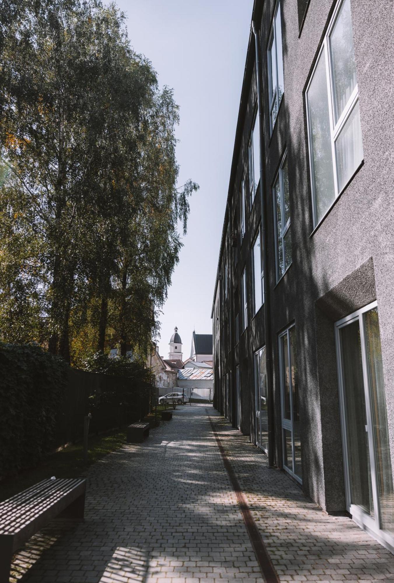 Ivis House Modern Apartment In Vilnius Old Town With Balcony VNO Buitenkant foto