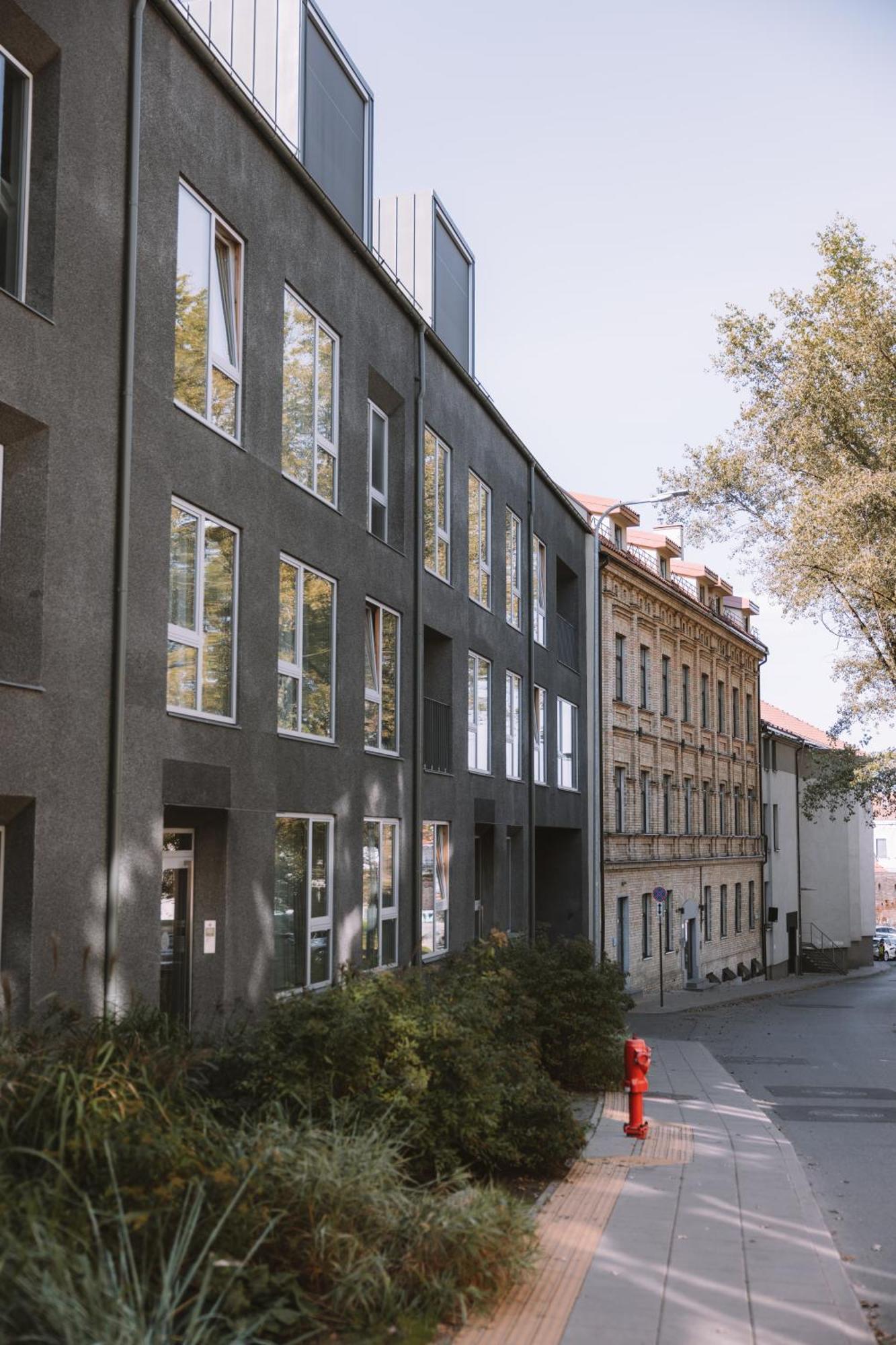 Ivis House Modern Apartment In Vilnius Old Town With Balcony VNO Buitenkant foto